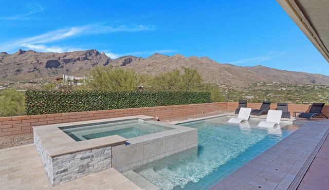 Hilltop ~ Modern ~ Breathtaking 360 Degree Views ~ Heated Pool ~ Spa/Sleeps 16