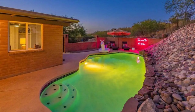 Hilltop Private Resort Home with SPARKLING POOL