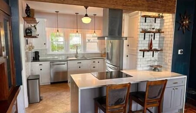 HISTORIC 1905 CRAFTSMAN - Sleeps 12 Perfect for Groups