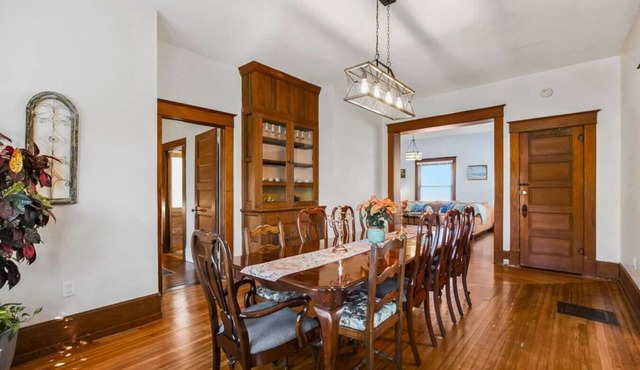 Historic Charm: Spacious 4BR Retreat Sleeps 11