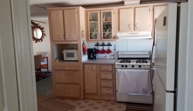 Historic Route 66 Vacation Rental, fully fenced for children and fur babiesn