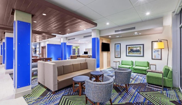 Holiday Inn Express and Suites Chanute by IHG