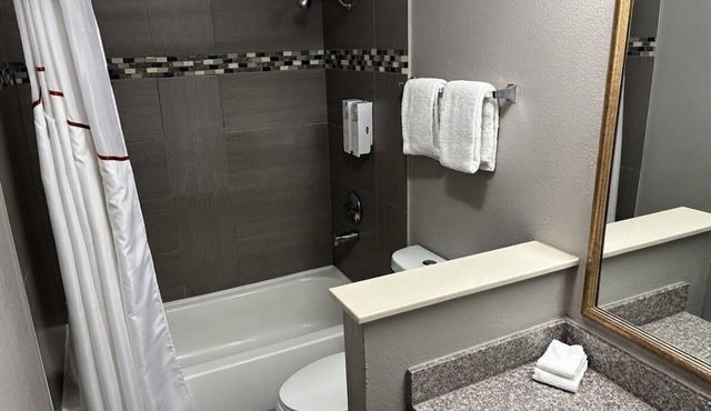 HomeTowne Studios by Red Roof Birmingham - Highway 280