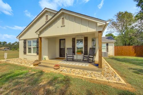 Horses Welcome: Pittsburg Home Near Wineries!