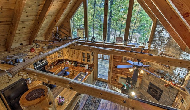 Hot Tub & Fireplace! Macks Creek Cabin on 30 Acres