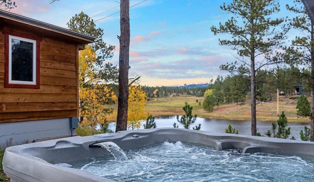Hottub Hideaway: Firepit; Sauna; Views; Wildlife