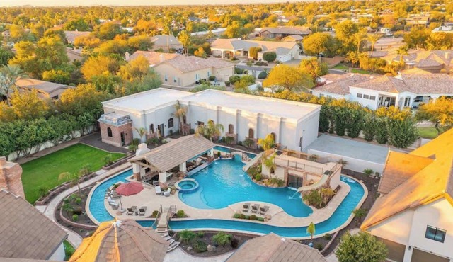 HÓZHÓ Luxe | Lazy River, Pool & Pickleball Court