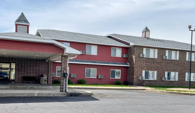 Hudson Inn & Suites