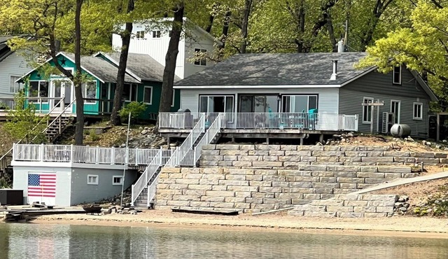 Huge sandy beach with amazing lake view directly on Big Star Lake!