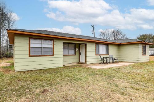 Hunters Hideaway in Hazen w/Yard: Dogs Welcome!