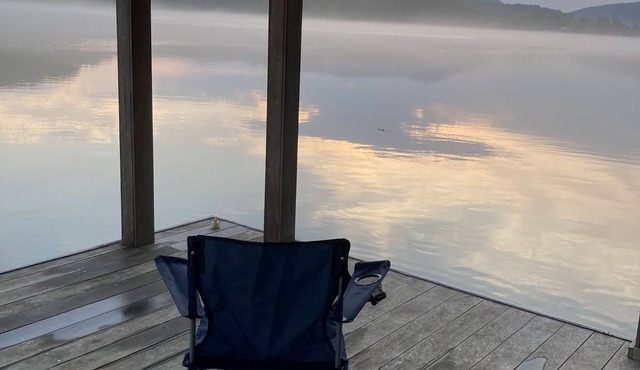 Hycliff Lodge- 3 br, 2 ba Waterfront Getaway