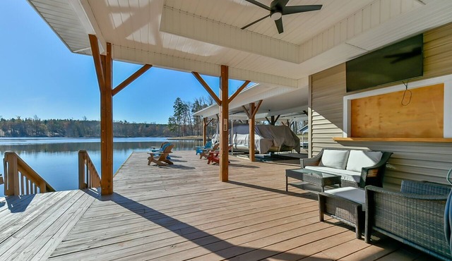Hyco Lake’s Crystal Haven, Hot-tub, Large Dock