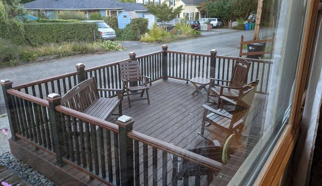 Immaculate and many extras in "pleasantville" neighborhood