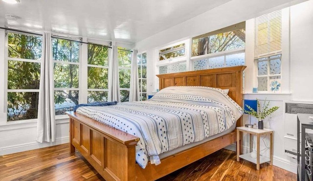 Jennifer's Cottage Room | The Chosen Collection