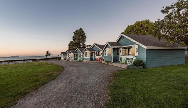 Juan de Fuca Waterfront Hotel & Cottages