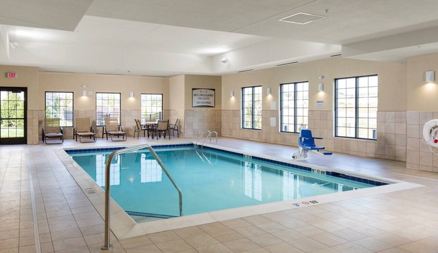 King Studio Near Ohio State University | Free Breakfast Buffet, Pool Access