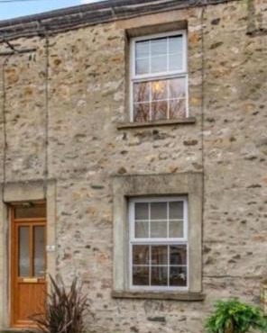 Labernum Cottage, Ingleton Village, Yorkshire Dales National Park, Famous Three Peaks, Near The Lake District, Pets Are Welcome, Direct Parking in front of the Cottage & Guest Parking in Ingleton