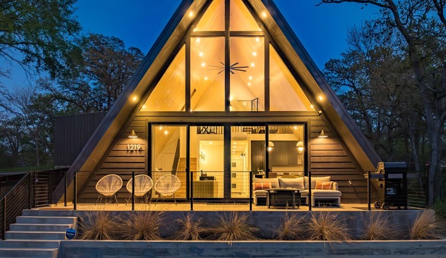 LAKE GETAWAY FRAME: A-Frame Cabin with Lake Views & Hammock Deck STAR GAZER! in Tool