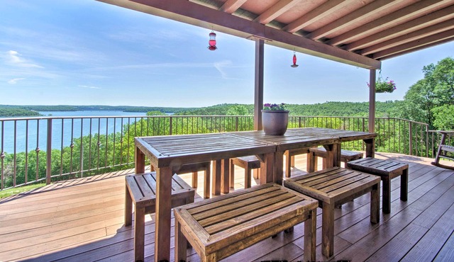 Lake Norfork Home w/Waterview Patio + Balcony
