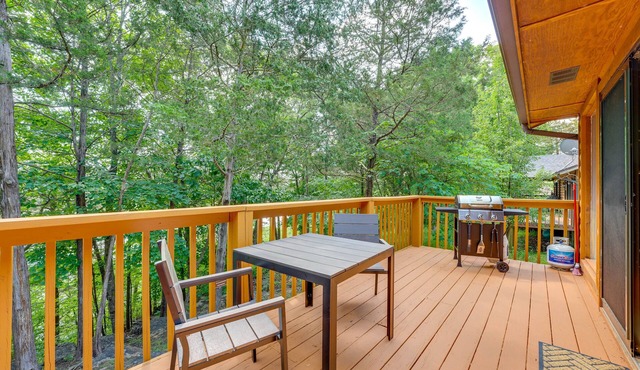 Lake Views: Table Rock Lake Retreat w/Fenced Yard