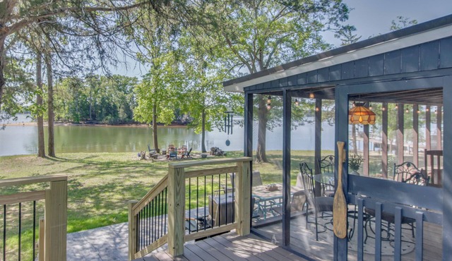 Lake Wateree Retreat: Dock & Screened Porch!