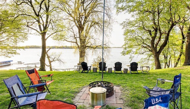 Lakefront Retreat w/Dock + Games