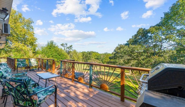 Lakefront Retreat with Deck Movie Room and Yard