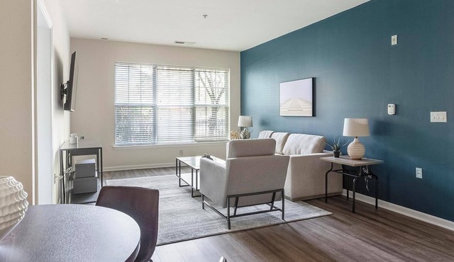 Landing | Beautiful 2BD, Pool, Clubhouse