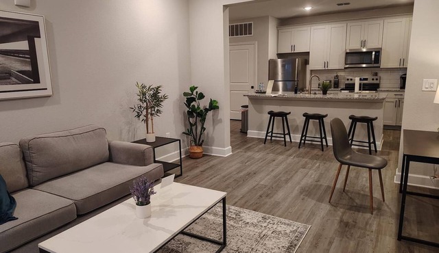 Landing | Beautiful 2BD, Pool, Gym
