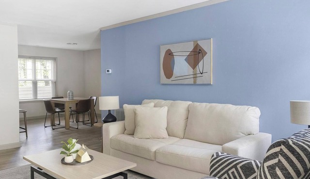 Landing | Incredible 2BD, Pool, Gym