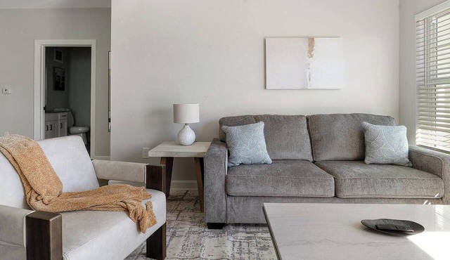 Landing | Stunning 2BD, Pool