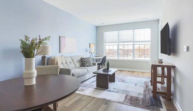 Landing | Stunning 2BD, Tennis Court, Clubhouse