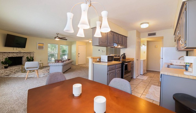 Large, easy access single story 3 bed home, 15mins downtown Dallas