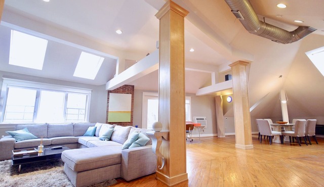 Luxe Hyde Park Penthouse, 6 min to Downtown Cinci