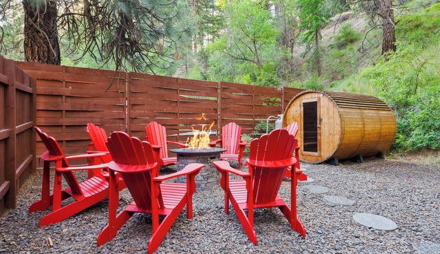 Luxurious Log Cabin Getaway at White Pass