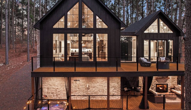 Luxury Broken Bow Cabin w/Hot Tub on 3 Acres!