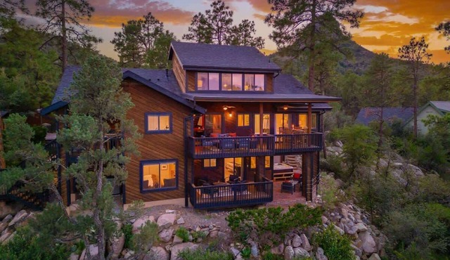 Luxury Prescott Retreat with Casita, Spa, Patios!