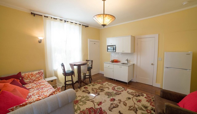 Luxury Studio in Exclusive Claremont Neighborhood
