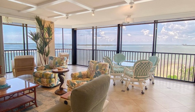 Luxury Water View! Experience Sanibel Harbour Tower 517 with gorgeous views!
