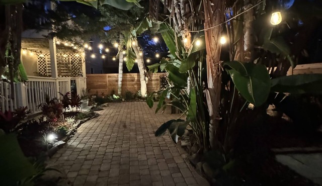 Magical courtyard private cottage by beach