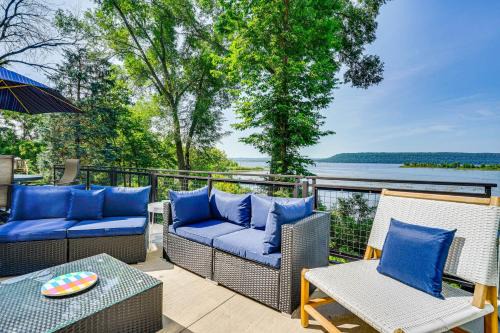 Maiden Rock Cottage w/Fire Pit & Lake Pepin Views