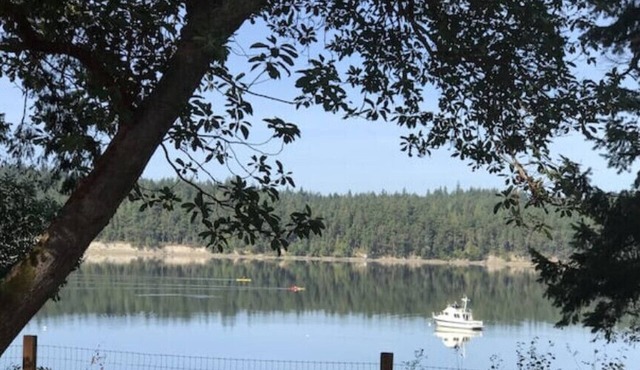 Marrowstone Waterfront Cottage