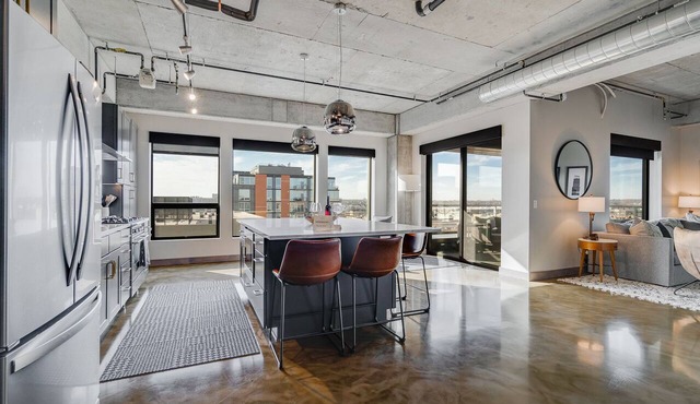 MINNeSTAY* Sable 701 - Luxury Two Story Loft | North Loop | Target Center