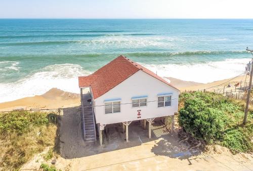 Mitch's Haven - Kitty Hawk MP 2, Oceanfront, 3 Bedrooms, Vintage Charming Cottage