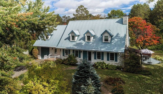 Modern & Charming Canadian house Spa, Sauna, Gym in Les Laurentides