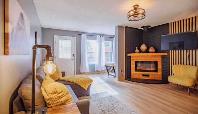 Modern condo walking distance to EVERYTHING.