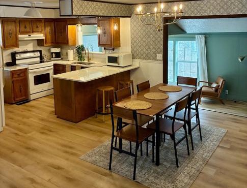Modern Country Retreat, 3BR, Fiber Wi-Fi
