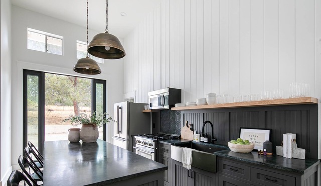 Modern Guest House on 20 acres of Rural Land in wine country