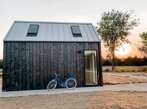 Modern Loft Cabin with Skylights, Paddle Boards & Trail Access in Humboldt, Kansas