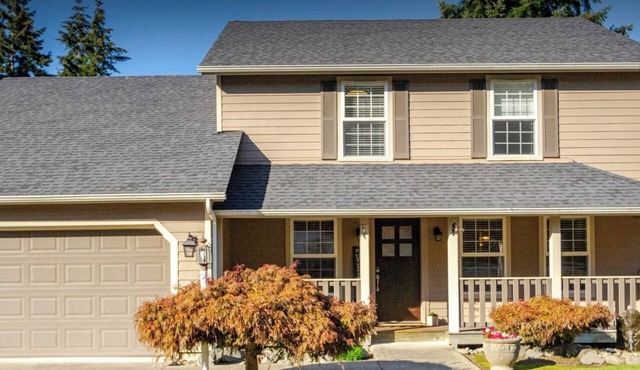 Modern Self check-inLarge Fenced Yard A/C Close to Everything Quiet Neighborhood